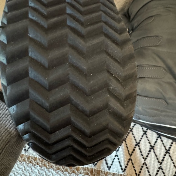Gray and Black Winter snow Boots with Rugged Traction - Picture 6 of 6